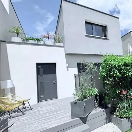 Сasa de vacaciones Spacious House With Garden