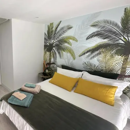 Сasa de vacaciones Spacious House With Garden Lattes